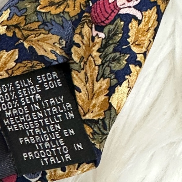 Disney Winnie the Pooh silk tie - Picture 4 of 4
